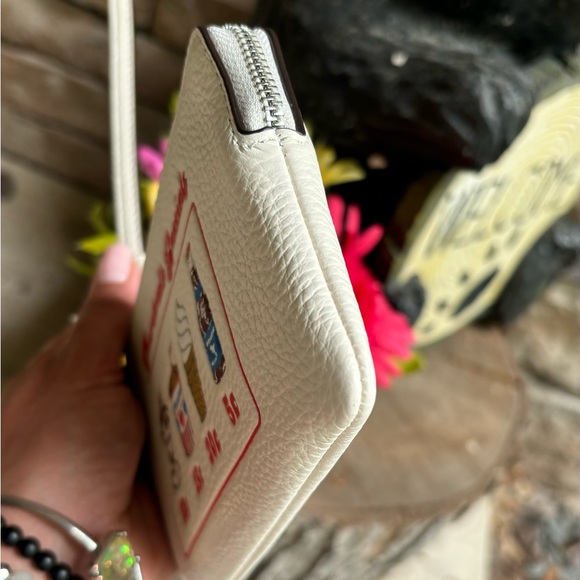 Authentic COACH pebbled leather zip top wristlet - Picture 3 of 11